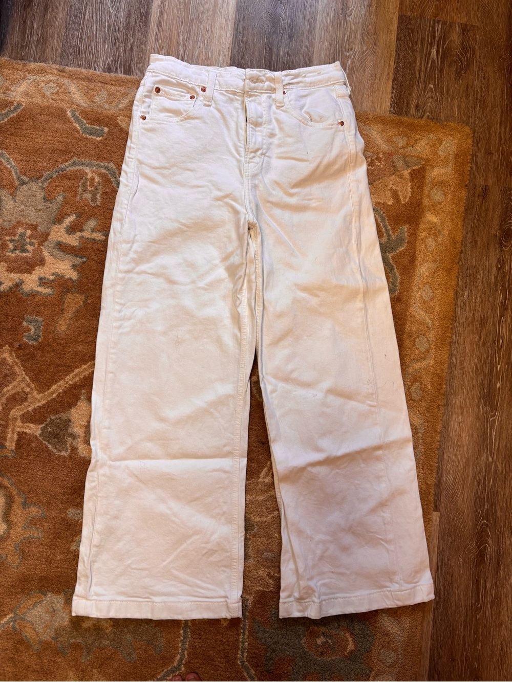 GAP White Wide-Leg Jeans โ High-Rise Flare